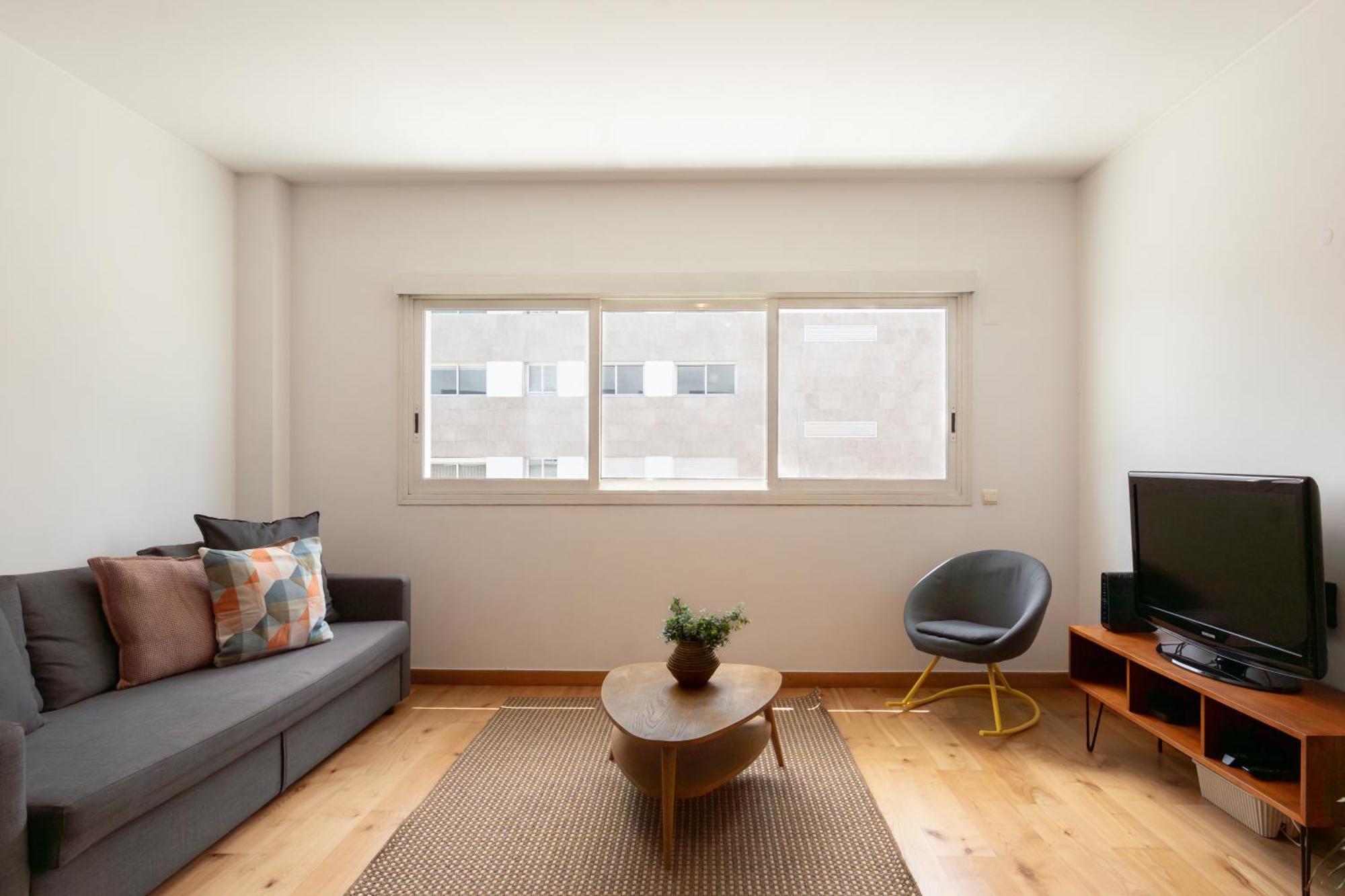 Modern In Parque Nacoes Appartement *