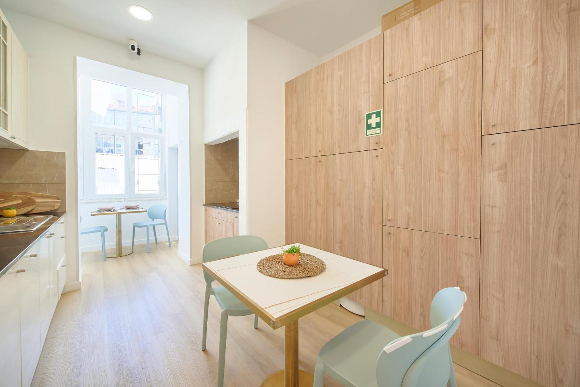 Brand New Anjos Hostel *