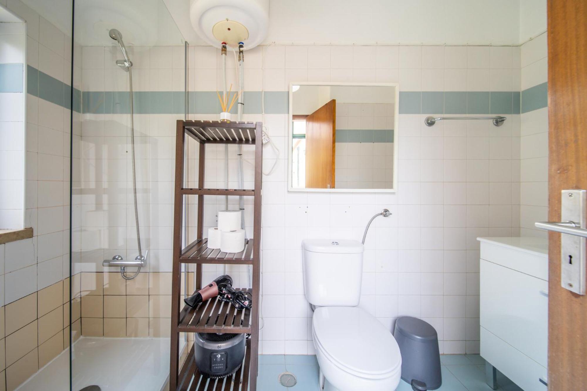Spacious 2 Bedroom With Large Living *