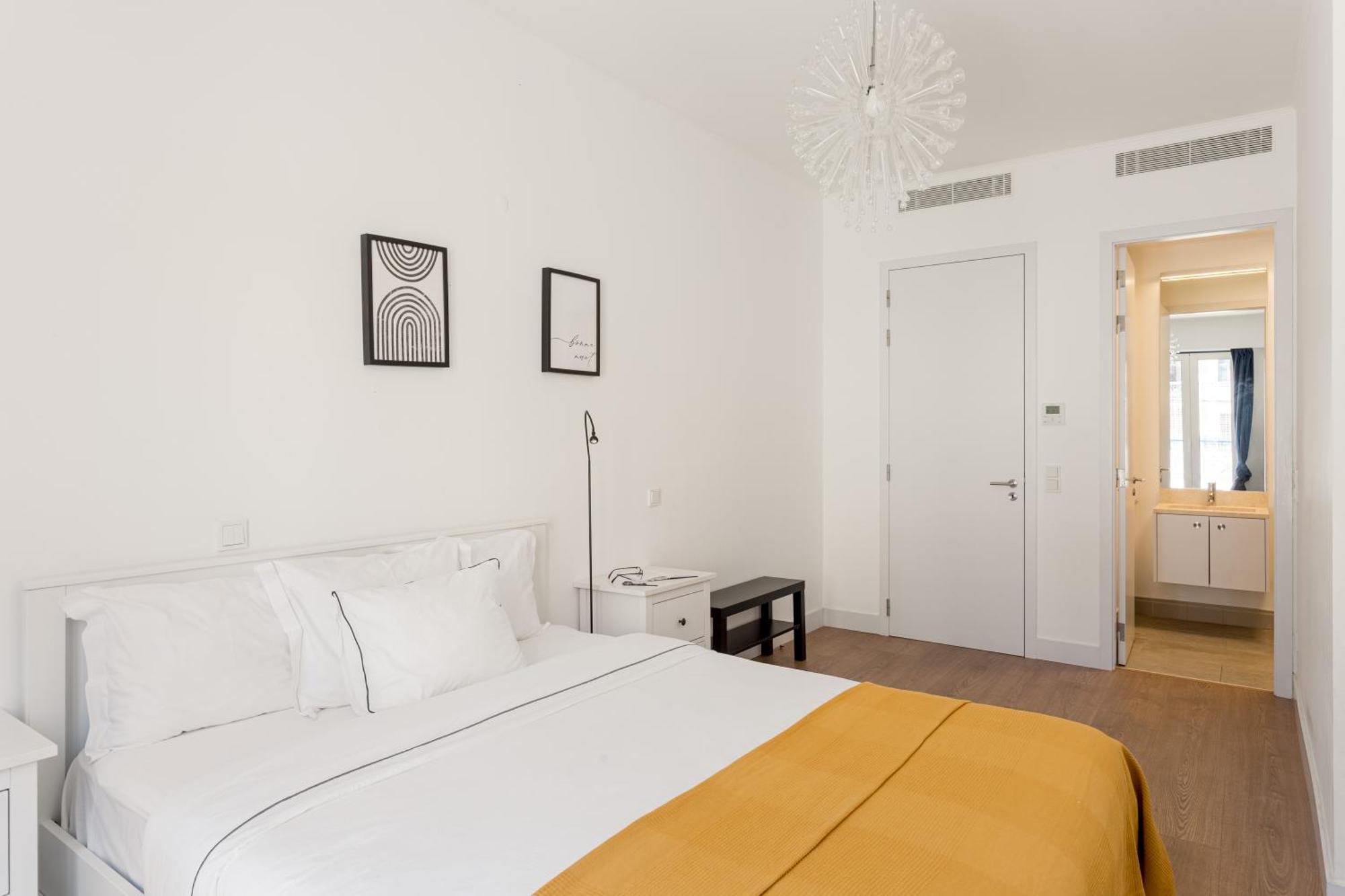 Joivy Modern Flat With River View Near Bica Elevator Appartement