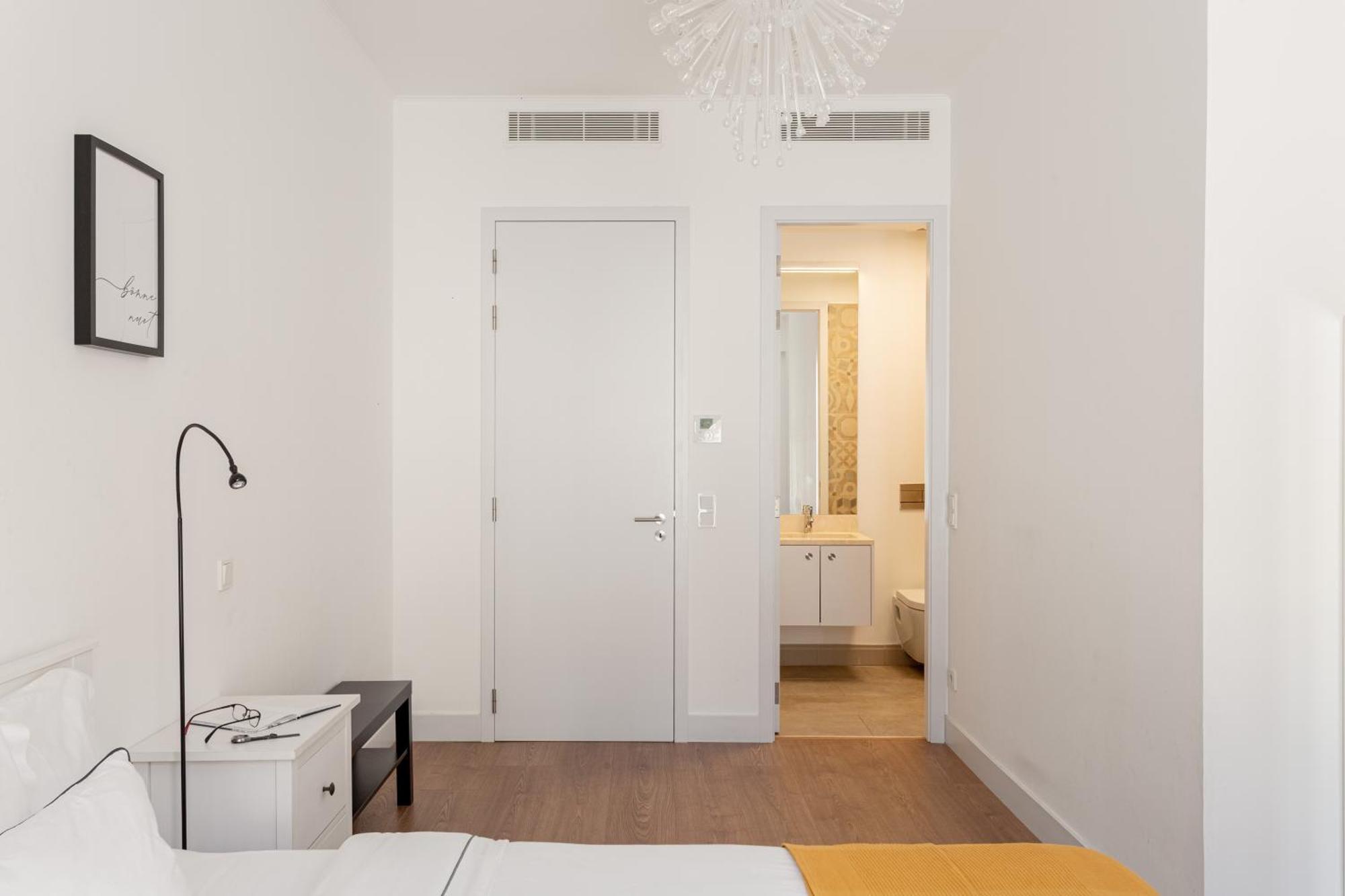 Joivy Modern Flat With River View Near Bica Elevator Appartement *