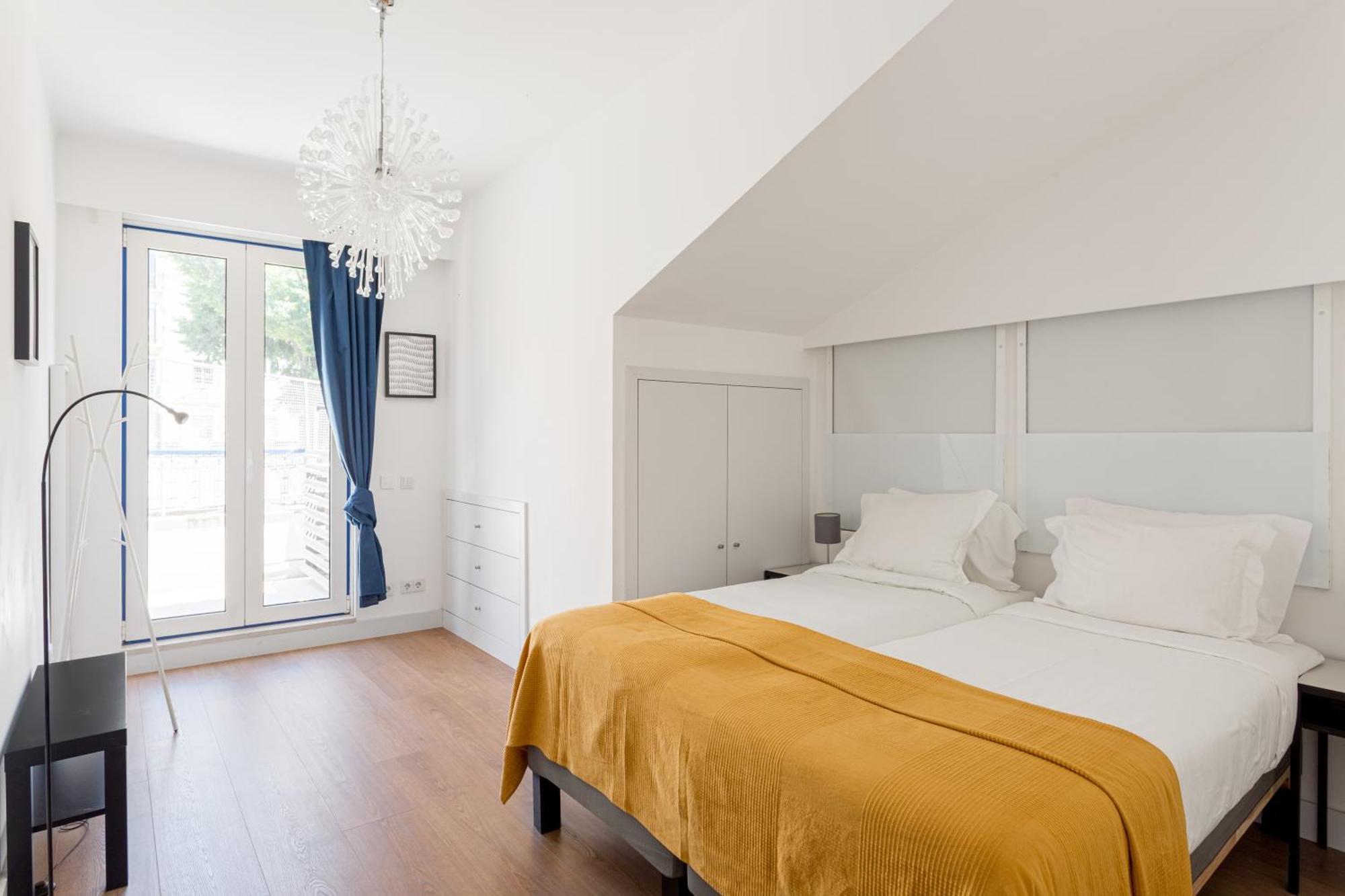 Joivy Modern Flat With River View Near Bica Elevator Appartement *
