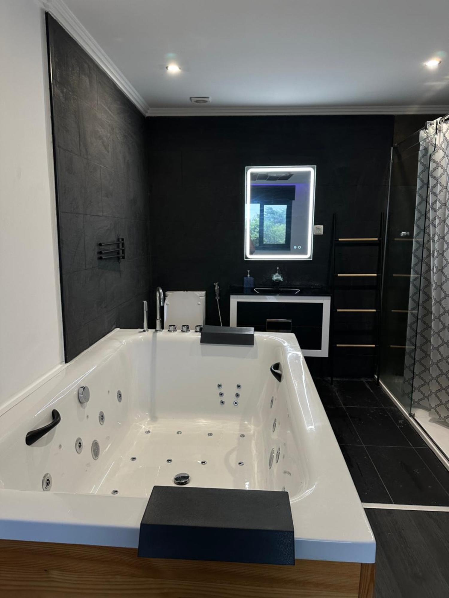 Apartamento Compartilhado Sendo Suite E Jacuzzi Privada Lisboa