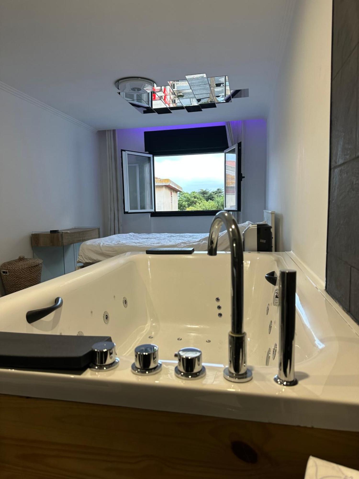 Apartamento Compartilhado Sendo Suite E Jacuzzi Privada *