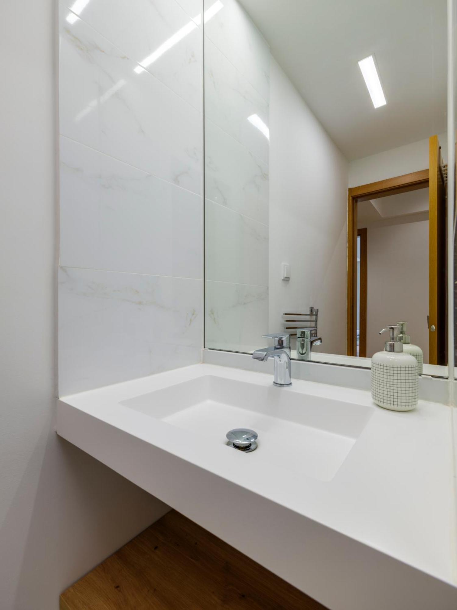 Olivais Spacious Near Airport *
