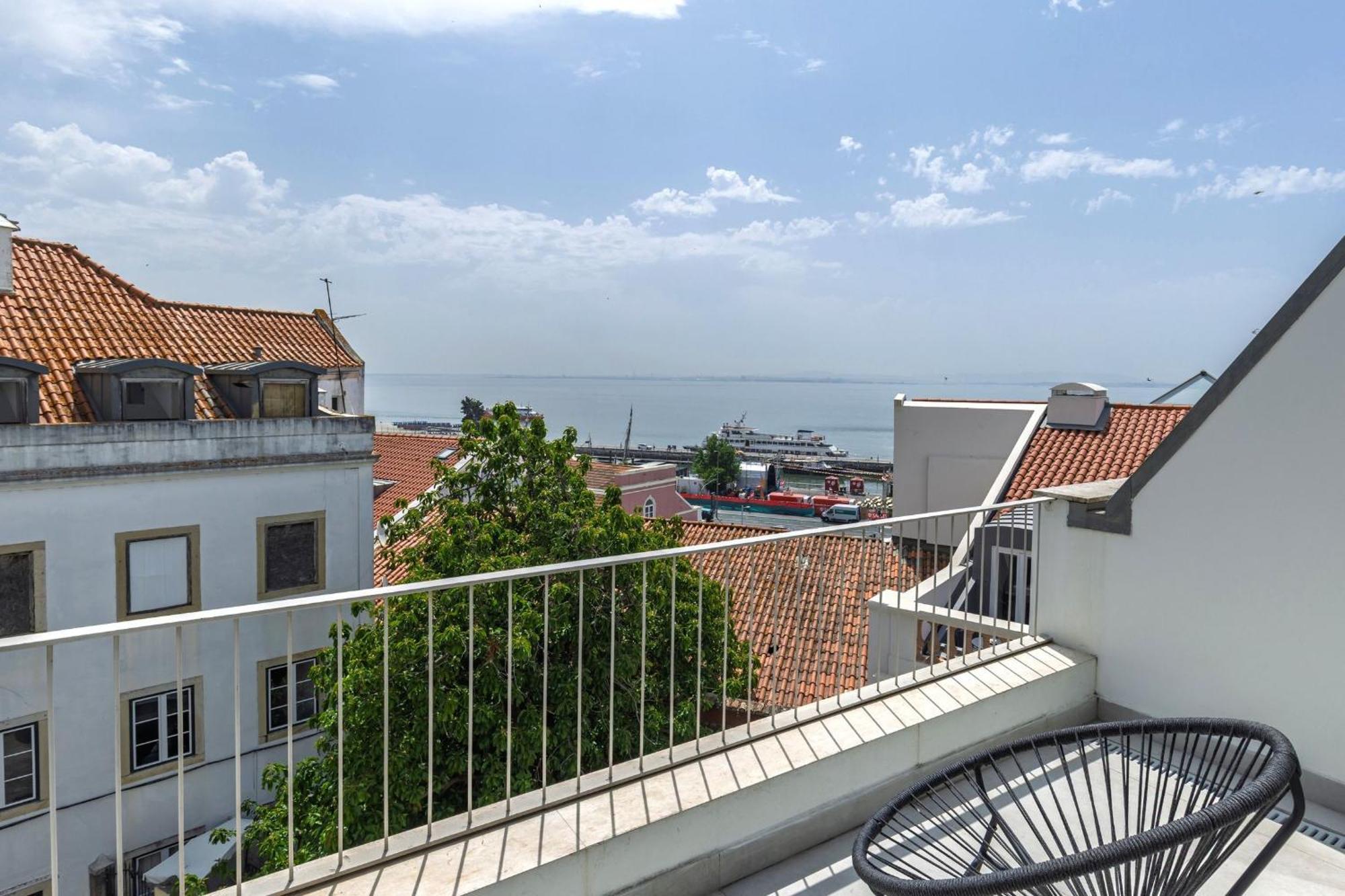 Lovelystay - Penthouse On The Tagus In Alfama Appartement