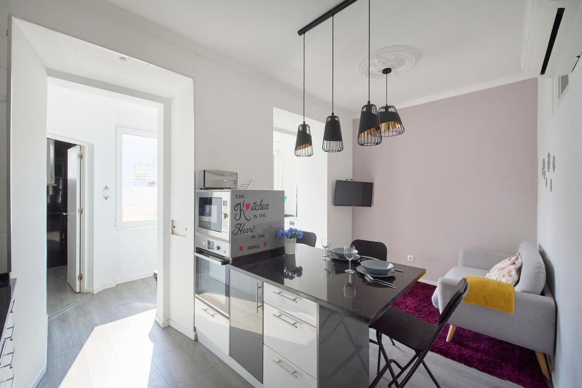 New 3 Bedroom Flat With River On Sight @alameda *