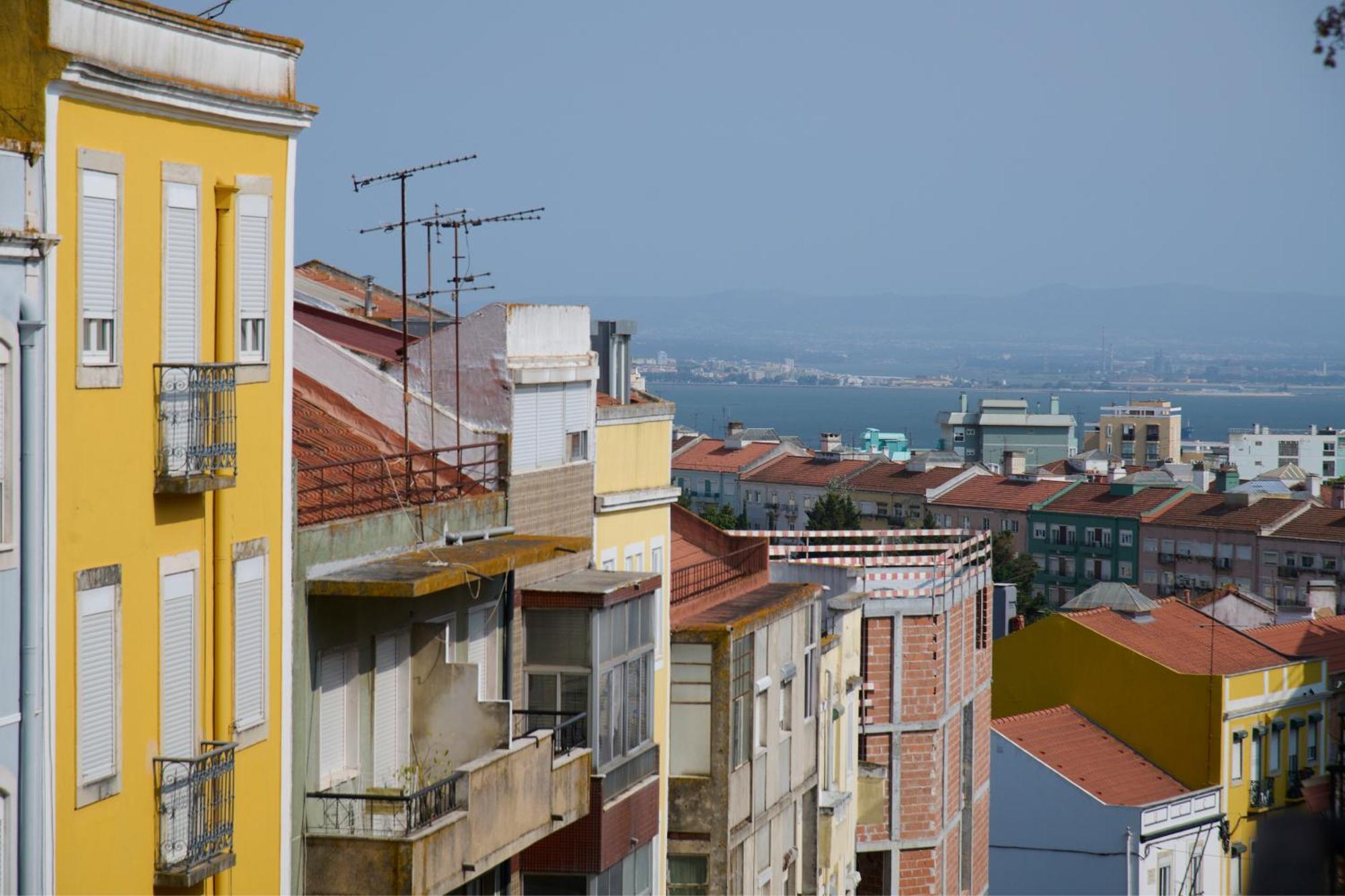 New 3 Bedroom Flat With River On Sight @alameda * Lissabon