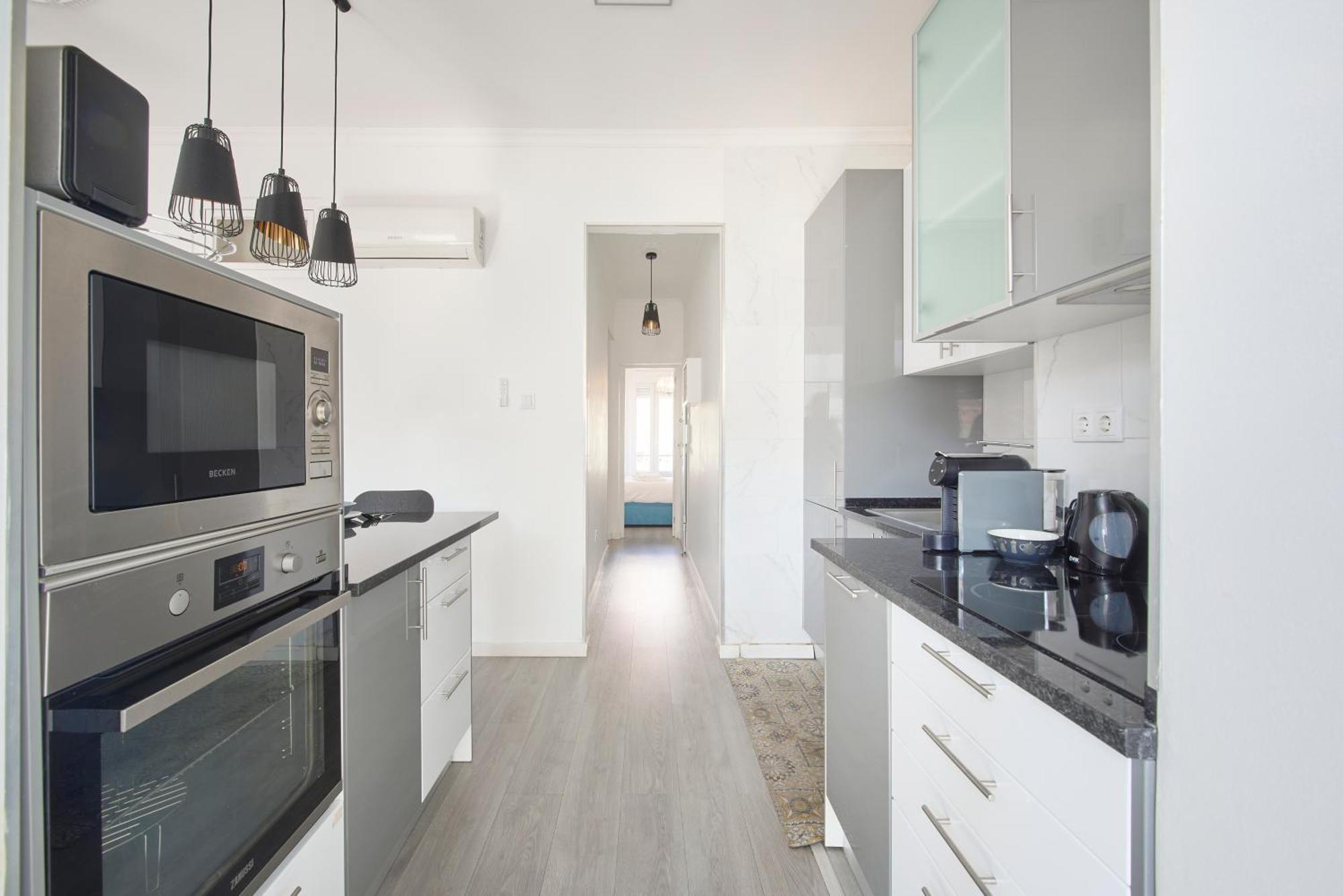 New 3 Bedroom Flat With River On Sight @alameda Lissabon