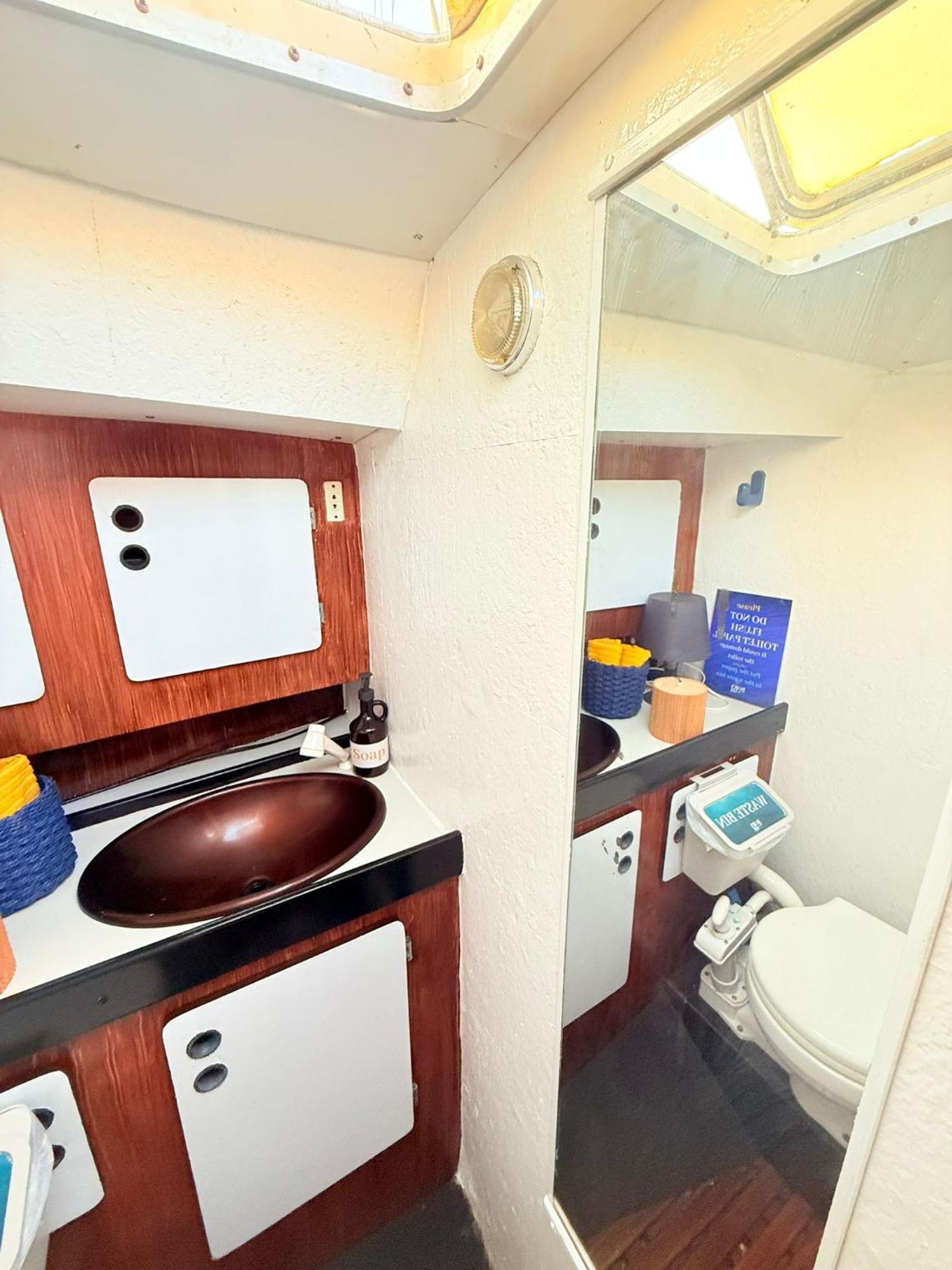 Botel Cosy Boat *