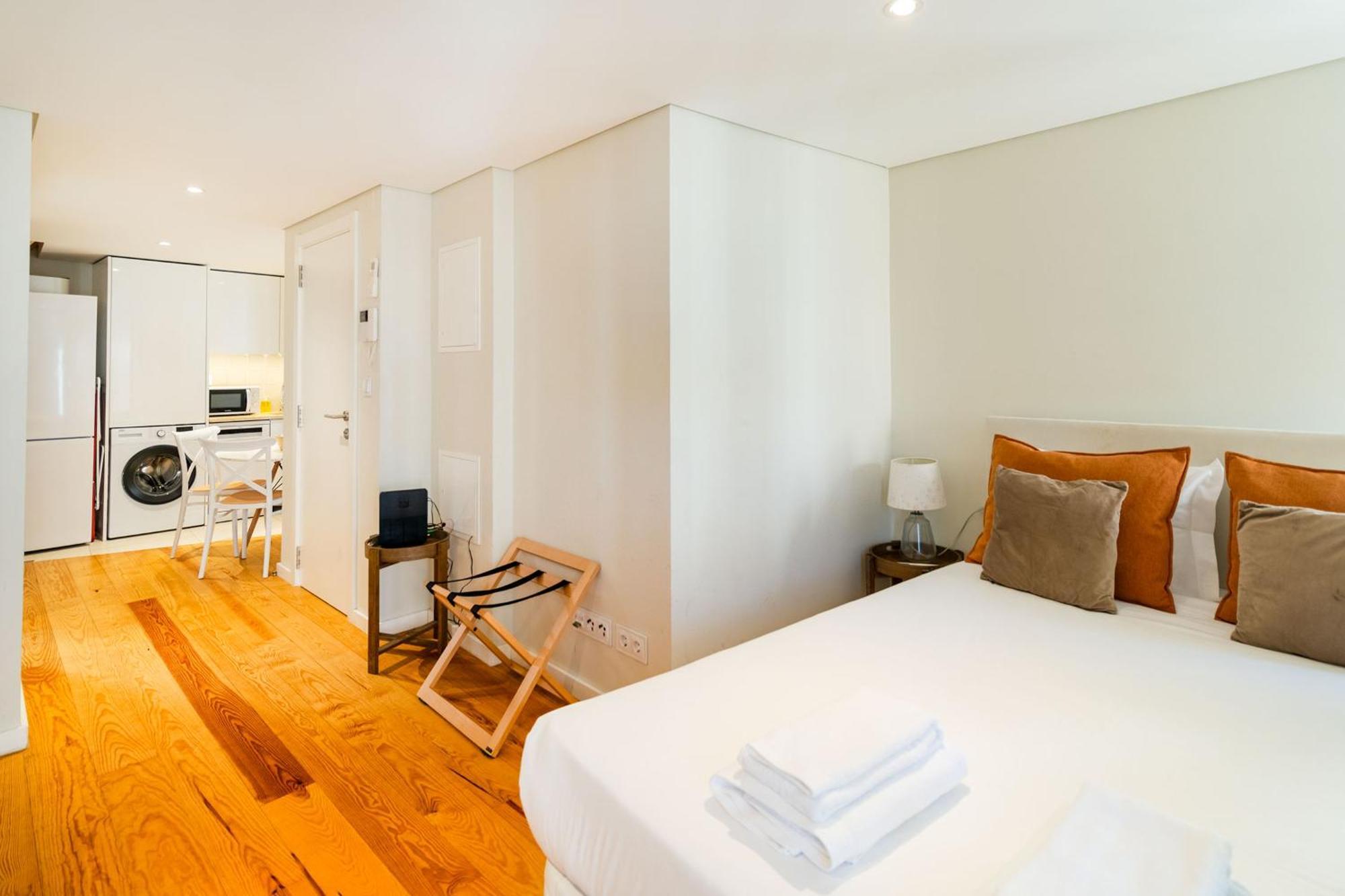 Discover Lisbons History - Stylish In Alfama Lissabon