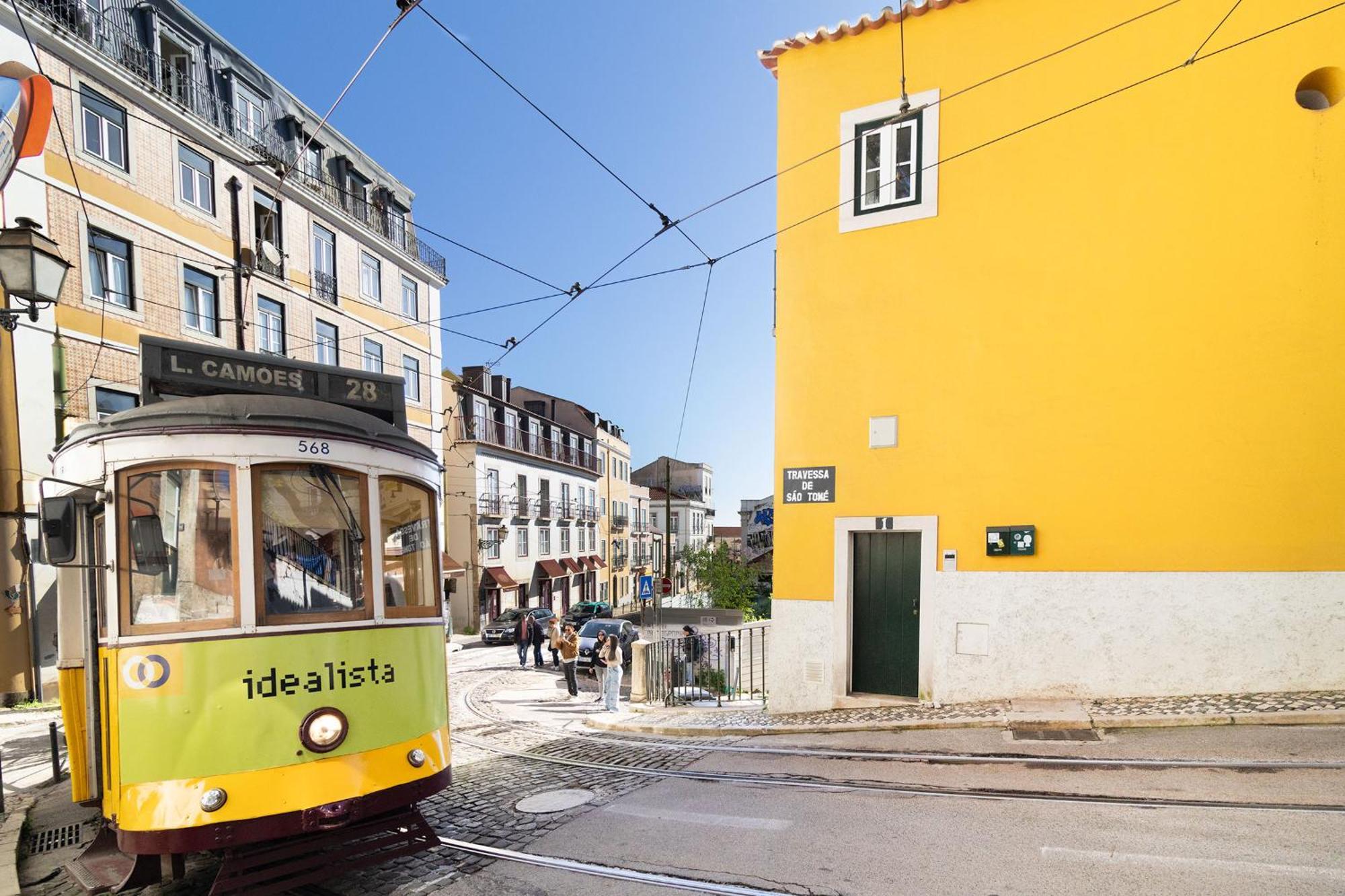 Discover Lisbons History - Stylish In Alfama Lissabon