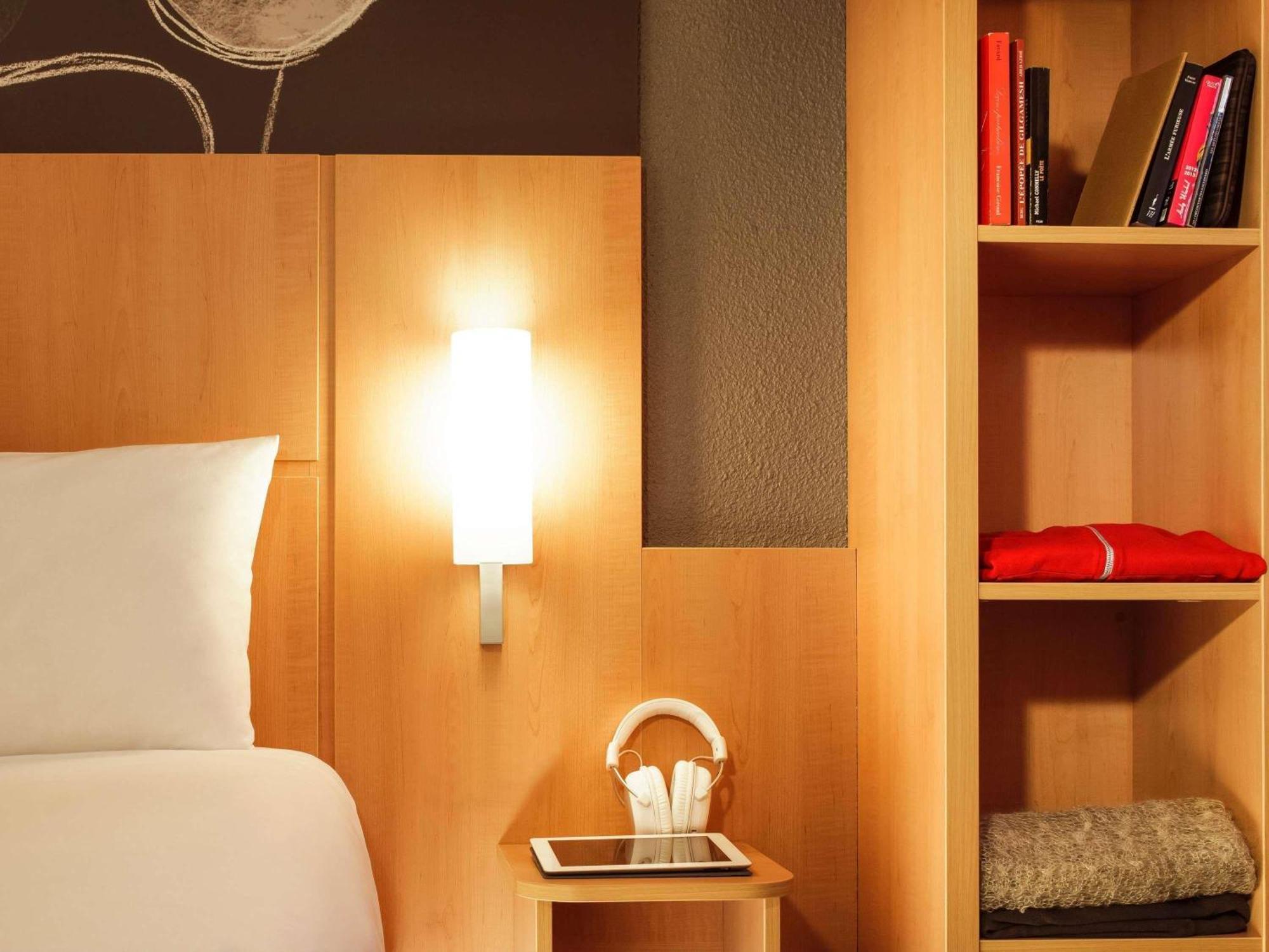 Ibis Jose Malhoa Hotel 2*