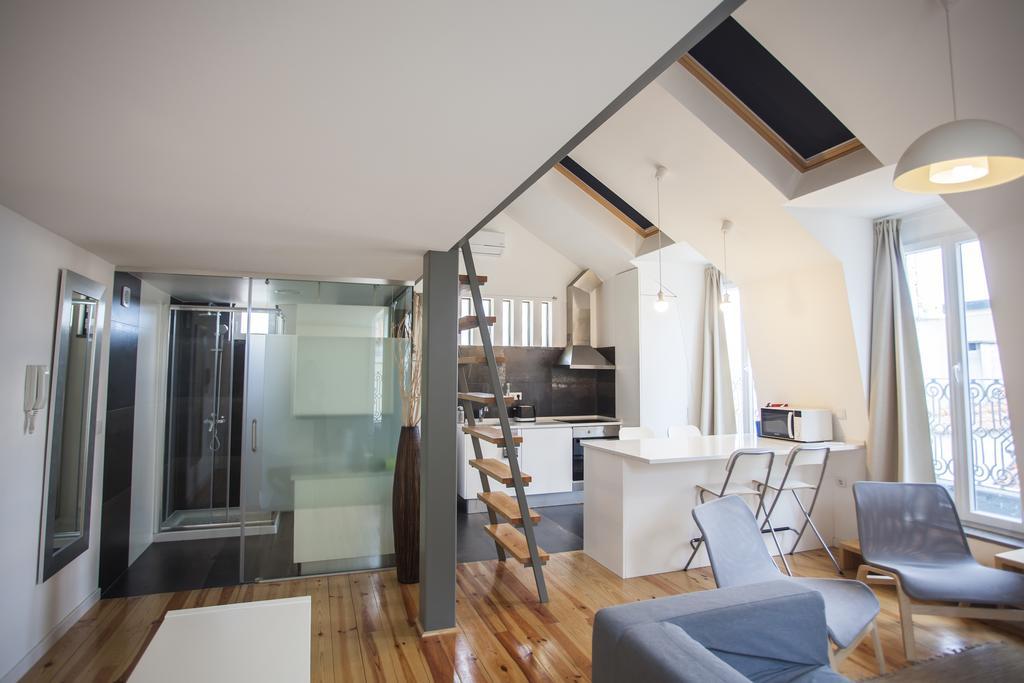 Mezzanine With A View In Bairro Alto Appartement