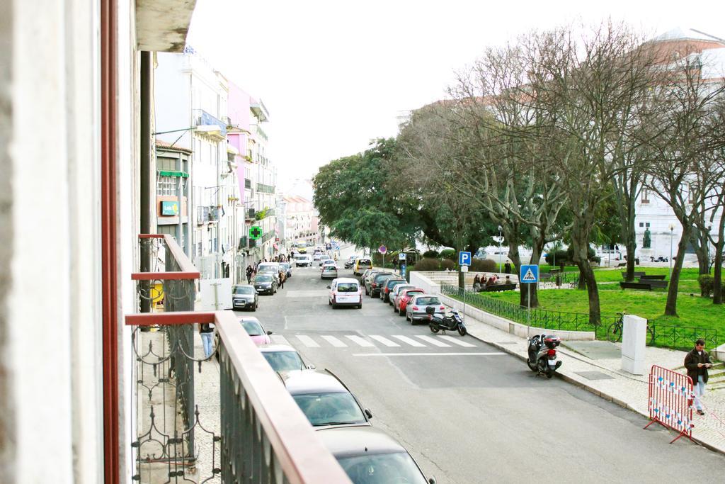 Altido Modern 1-bed With Terrace, Moments From São Bento Palace