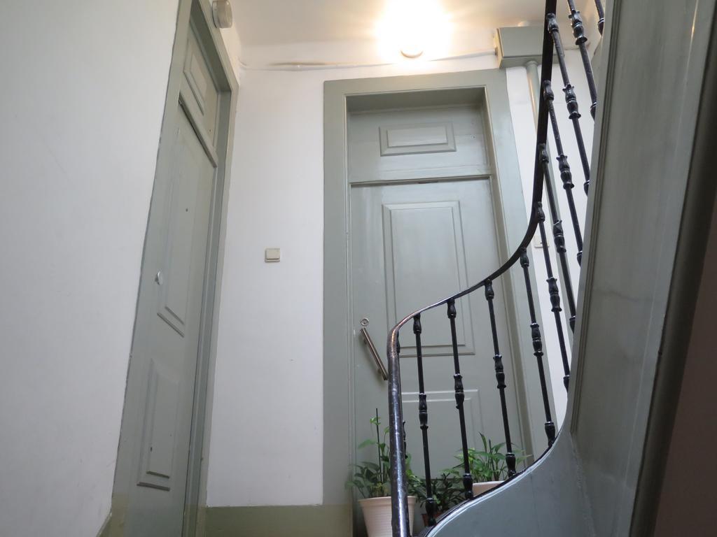 Chiado Bairro Alto, Bright And Newly Renovated 3 Bedroom Apartment, Historical Center Lisbon