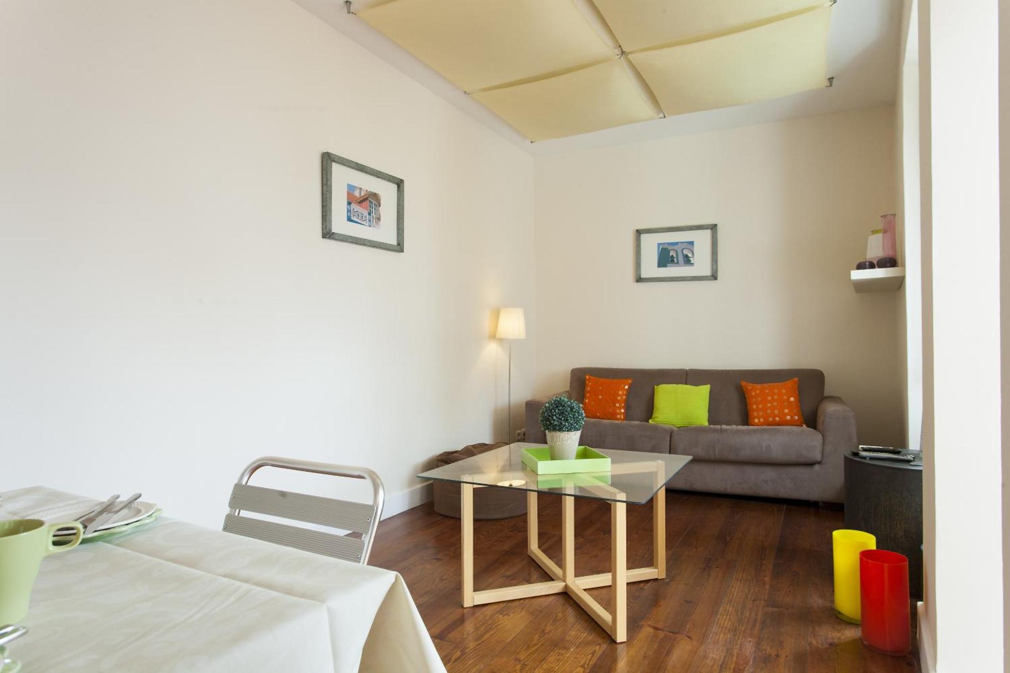 Joivy Spacious And Bright 1-bed Flat With Views In Lapa Appartement