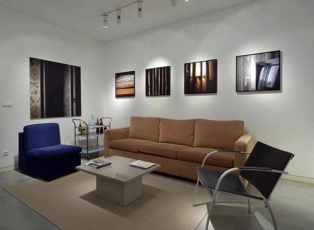 Art Gallery *