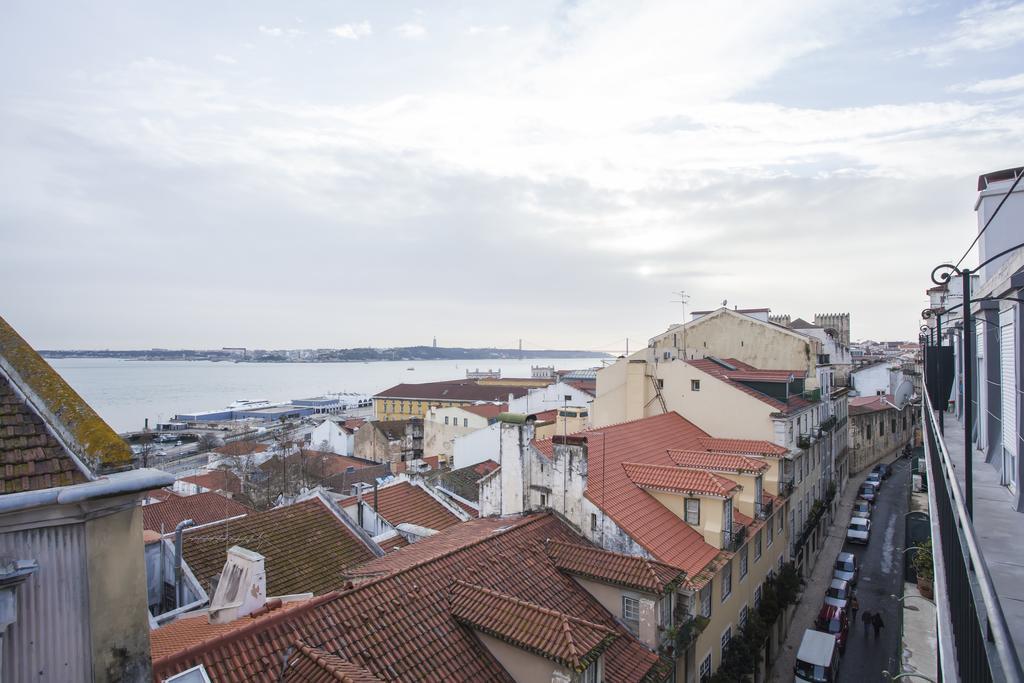 Breathtaking River View In Alfama Apartment Lissabon