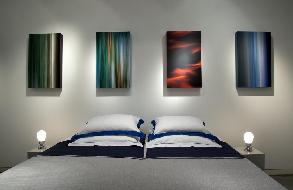 Art Gallery *