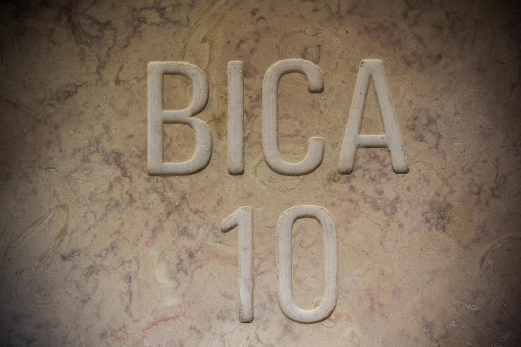 Bica 10 *