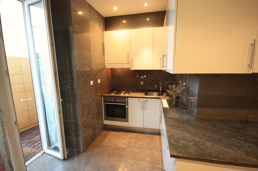 Myplace - - Camoes