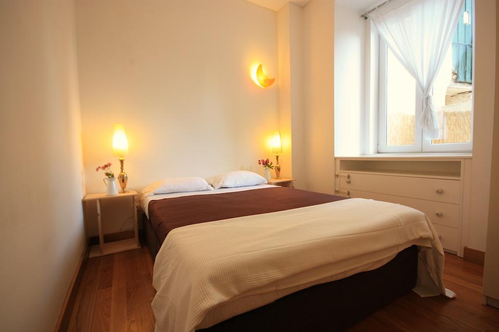 Myplace - - Camoes Lisboa