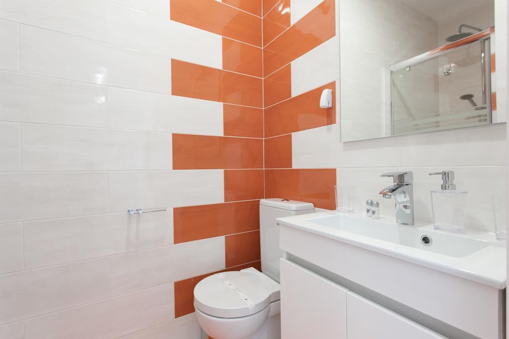 White Tiles In Center Appartement *