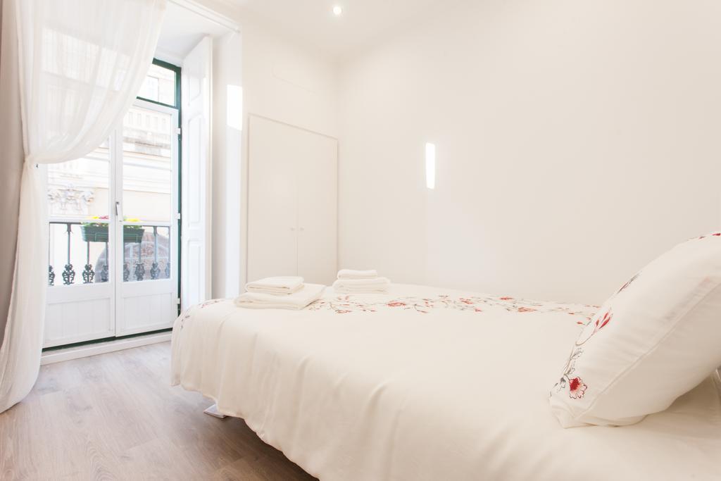 White Tiles In Center Appartement