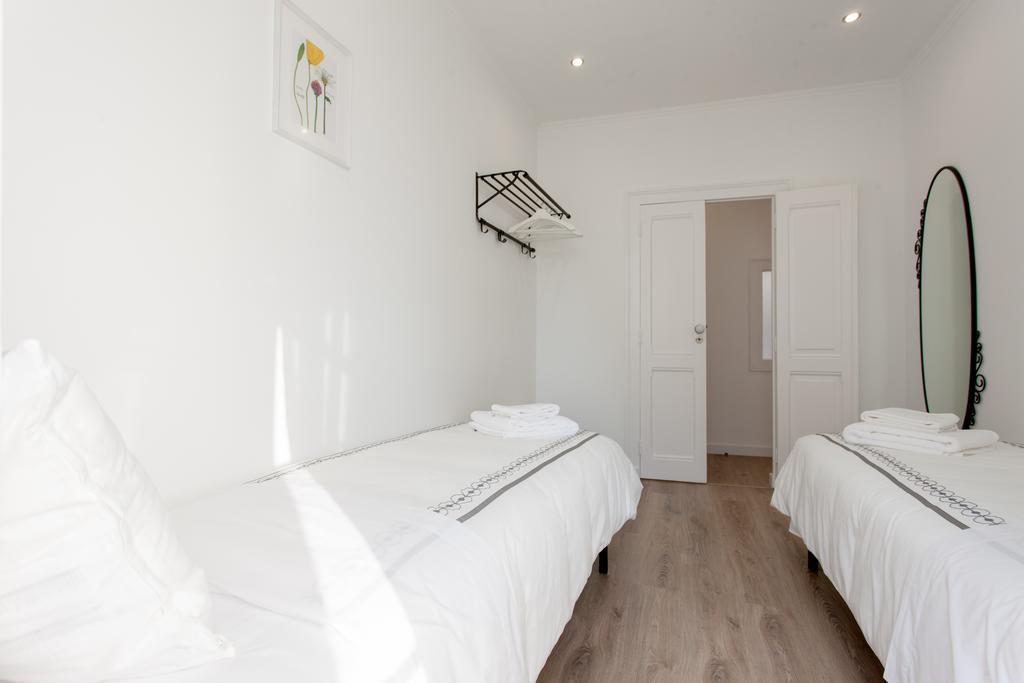 White Tiles In Center Appartement *
