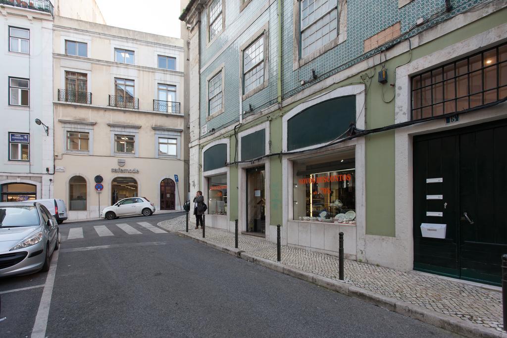 White Tiles In Center Lissabon