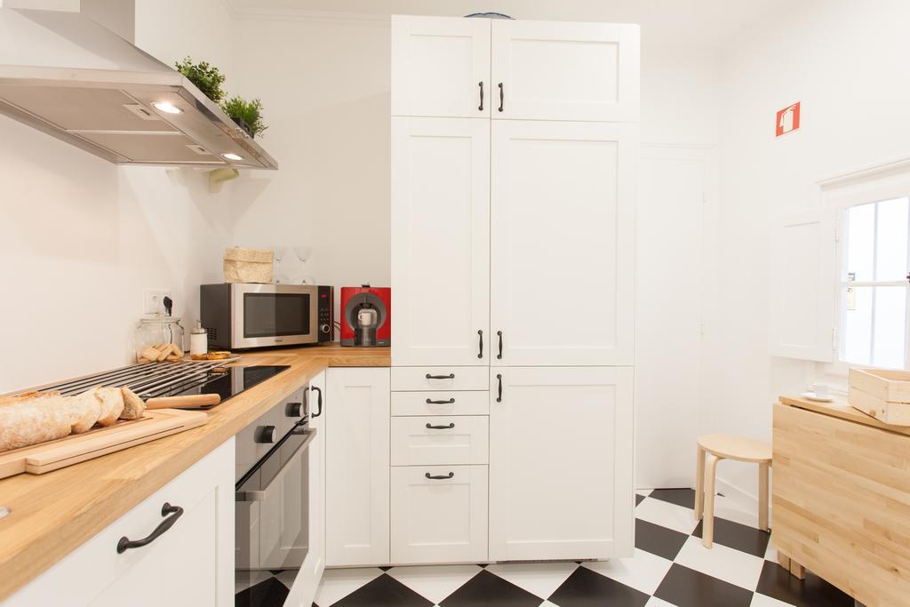 White Tiles In Center Appartement *