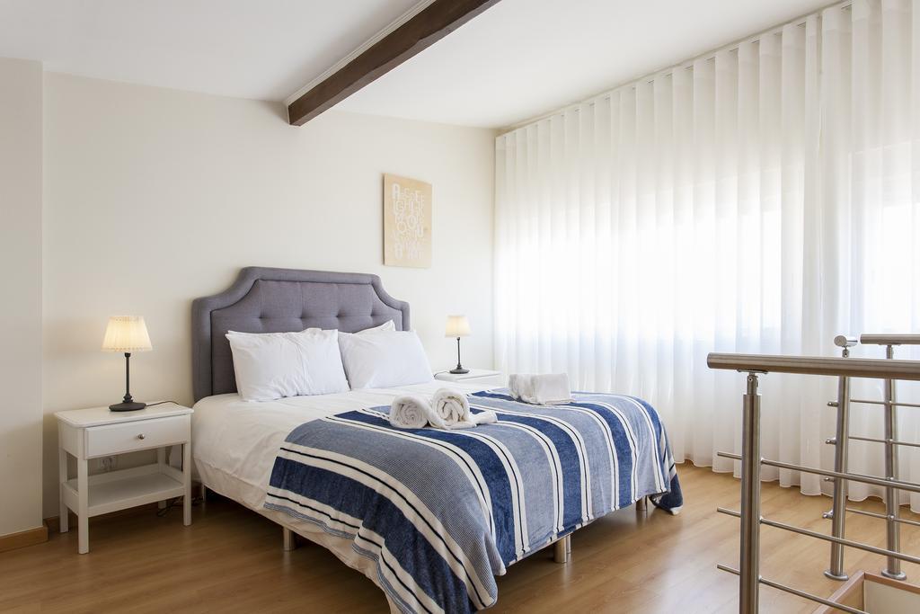 Joivy Bright 2br Apt With River Views &balcony In Alfama, Moments From Santa Apolonia Train Station Appartement Lisboa