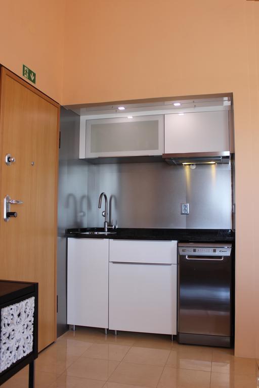 Quad Avenue Apartment