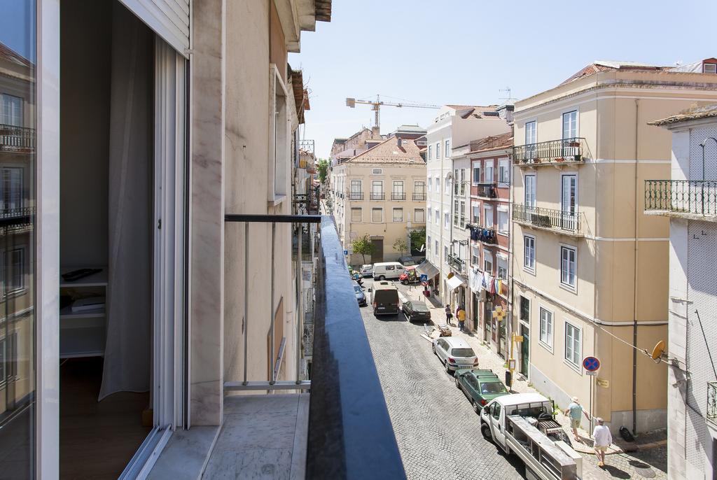 Joivy Bright 2br Apt With River Views &balcony In Alfama, Moments From Santa Apolonia Train Station Appartement *