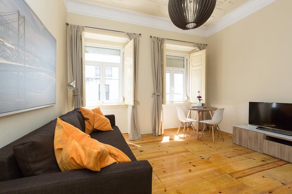 Appartement Ground Floor W/backyard *