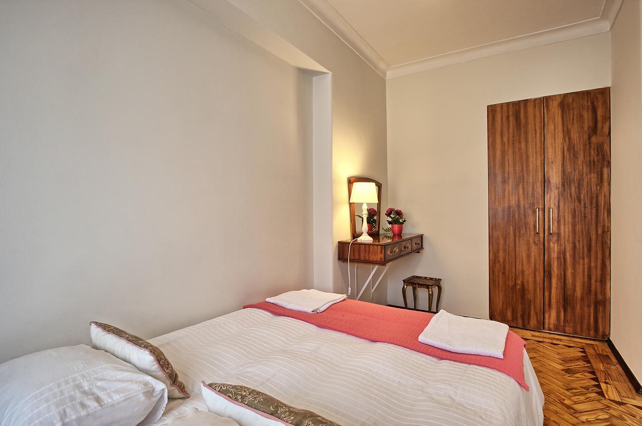 Apolonia 3e Five Bedrooms