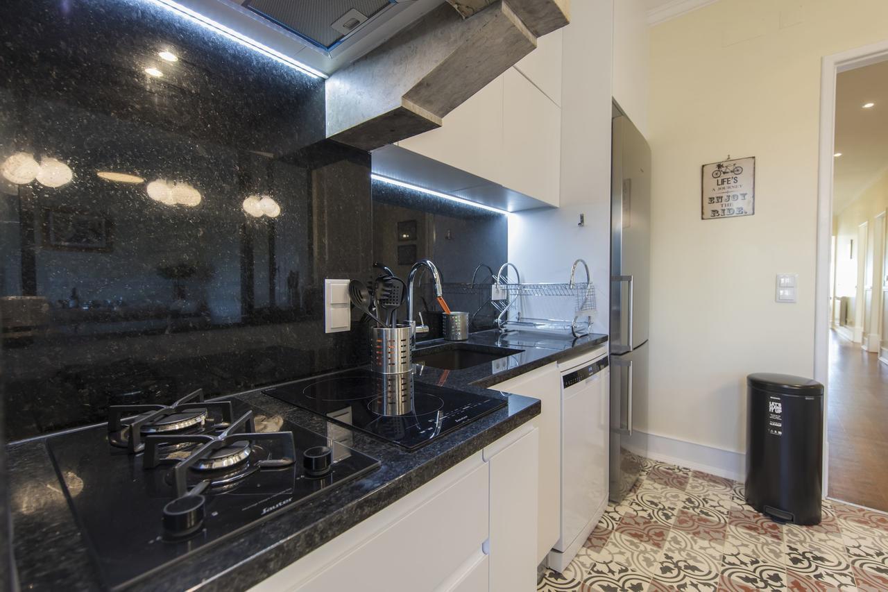 Spacious 4bdr River View *