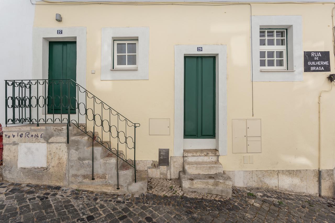 Design In Typical Alfama Lissabon