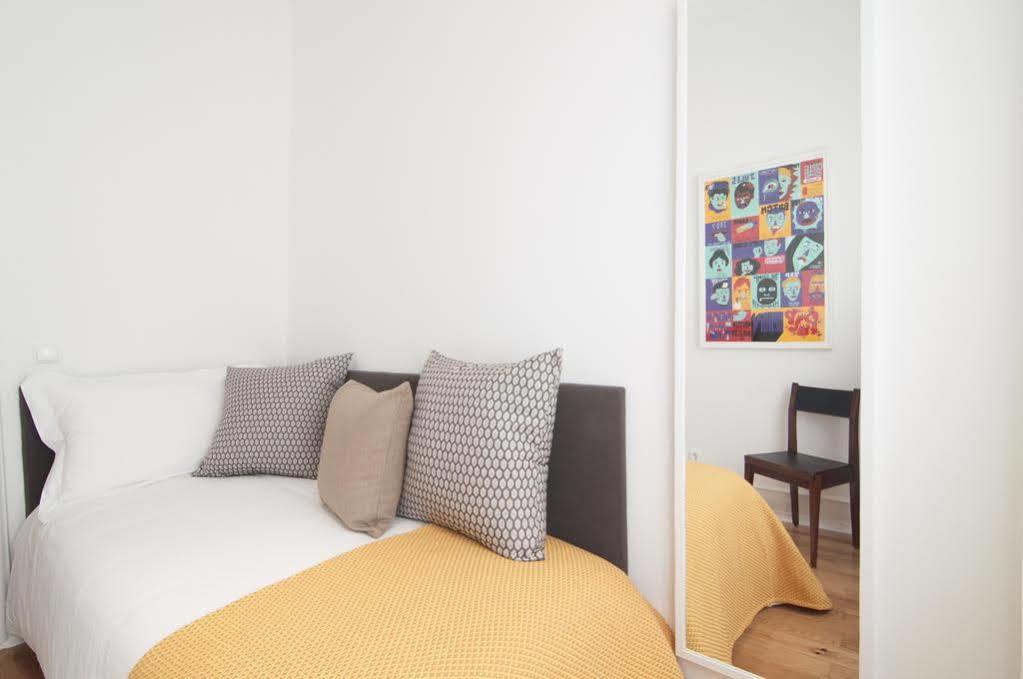 Flattered To Be In Apartamento