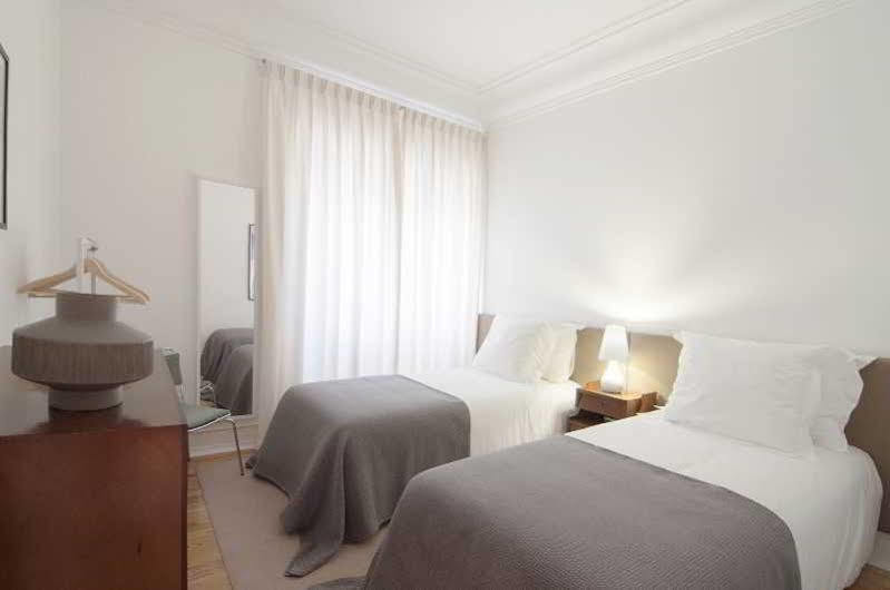 Flattered To Be In Apartamento