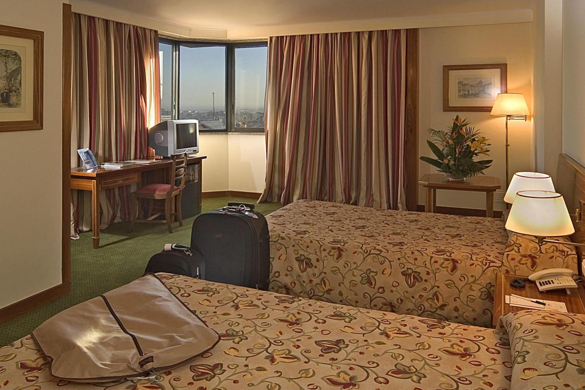 Hotel Real Parque 4*