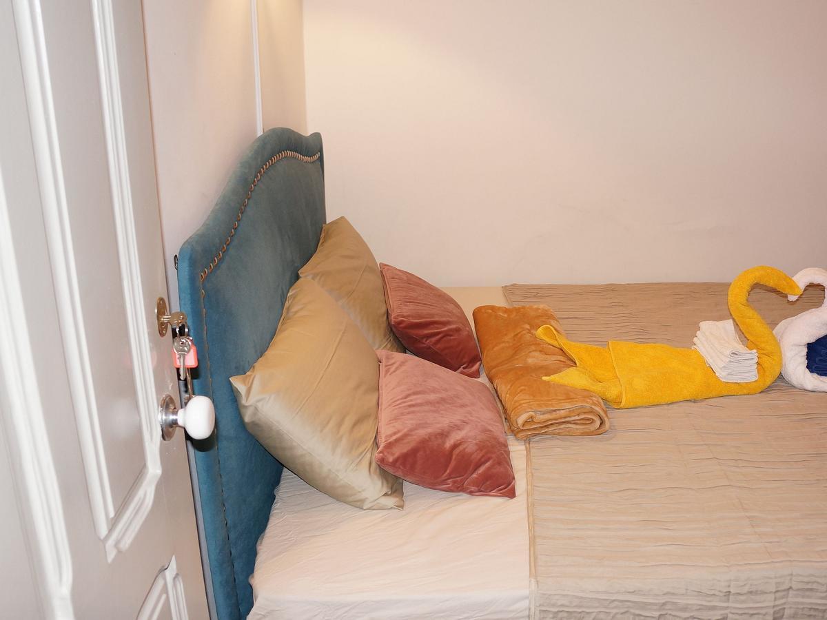 White And Grey Appartement
