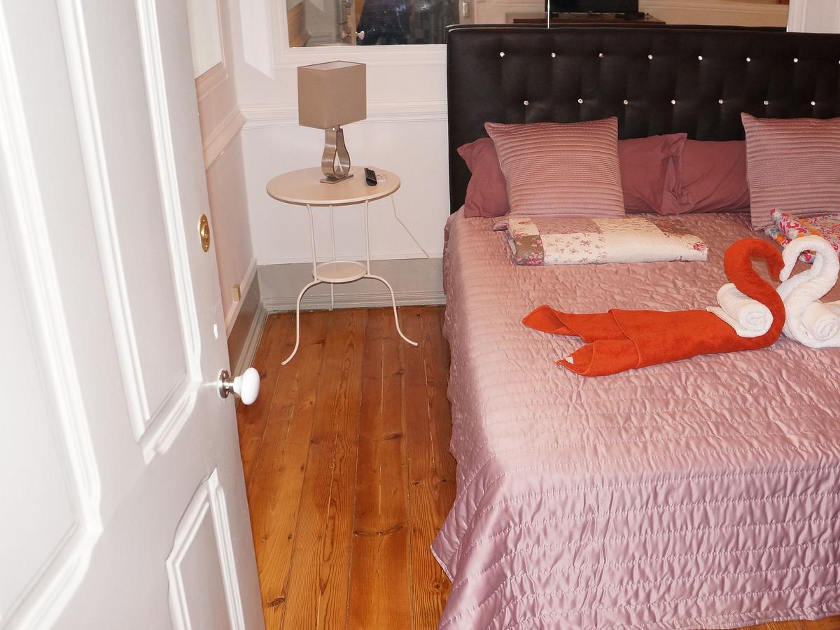 White And Grey Appartement