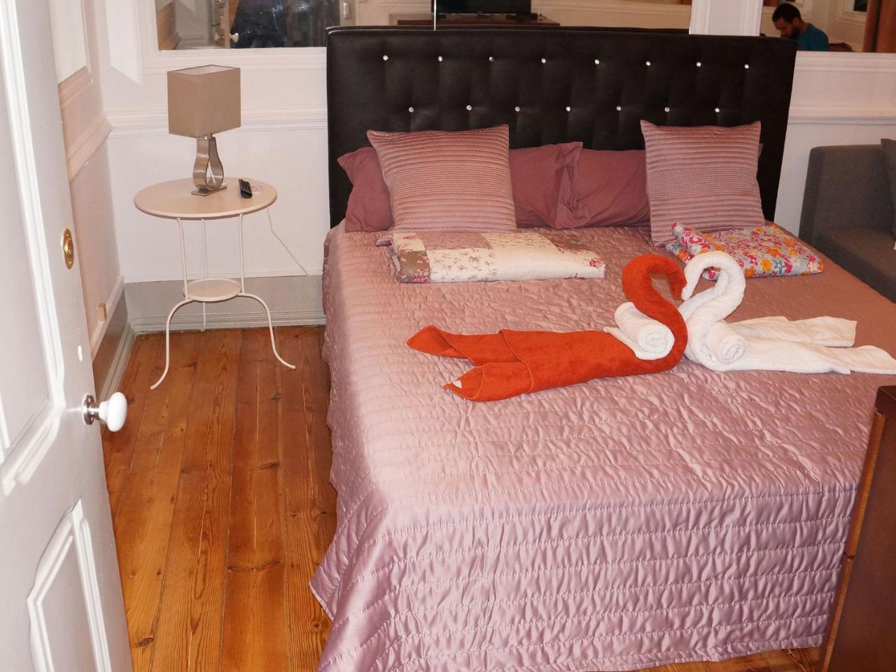 White And Grey Appartement