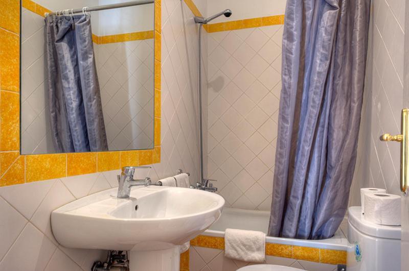 Angola 1 - 6 Bedrooms * Lissabon