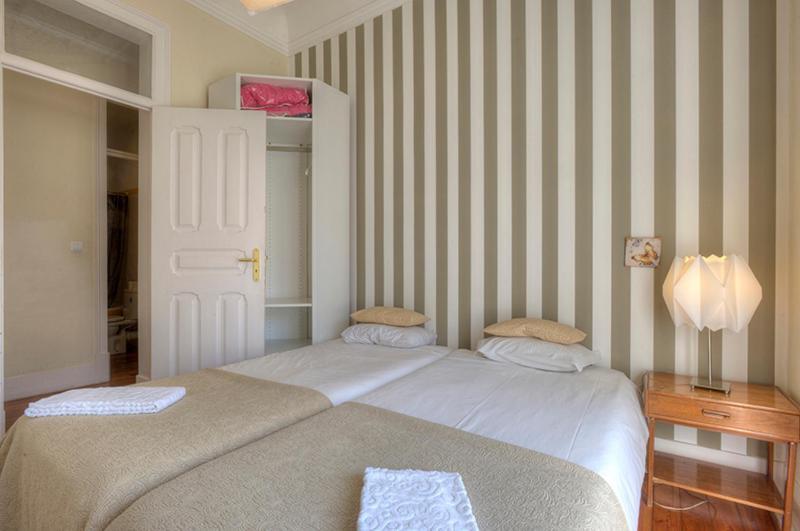 Angola 1 - 6 Bedrooms Lissabon