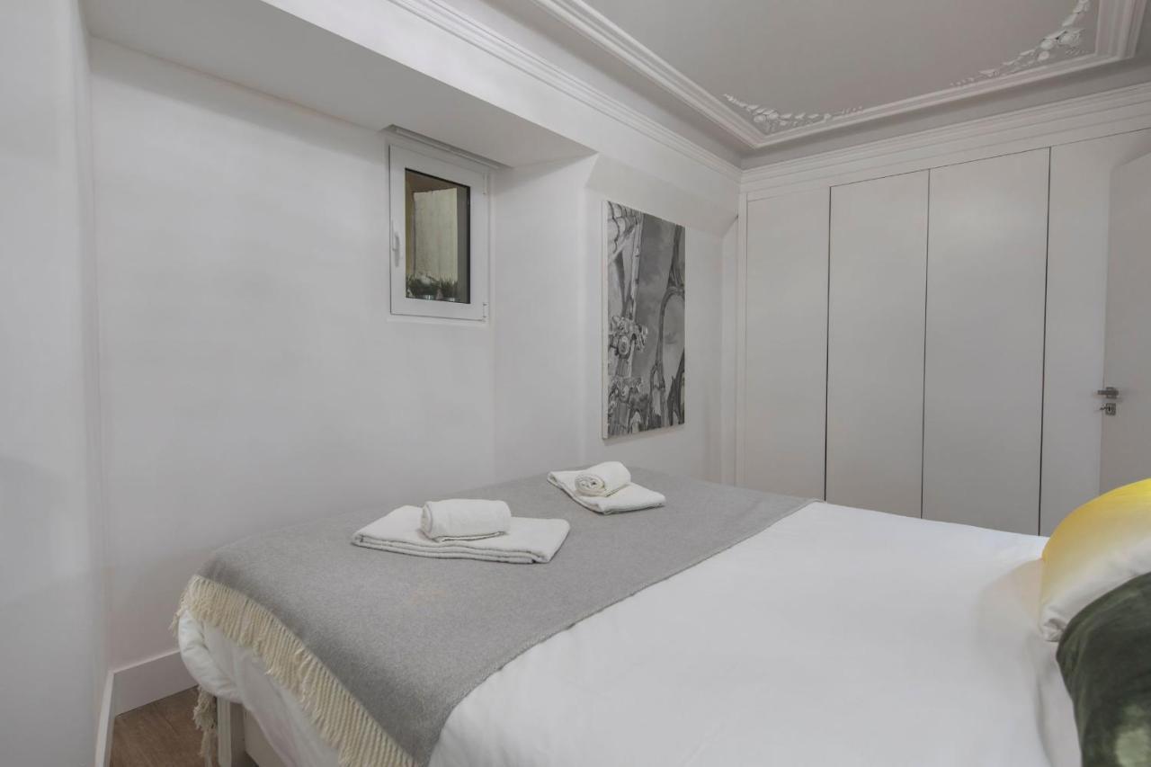Lovelystay - Vintage Flat Near Santa Justa Elevator! Lisboa