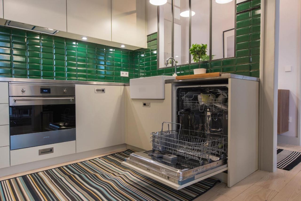 Lovelystay - 3 Bedroom Downtown Wonderwall Lisbon
