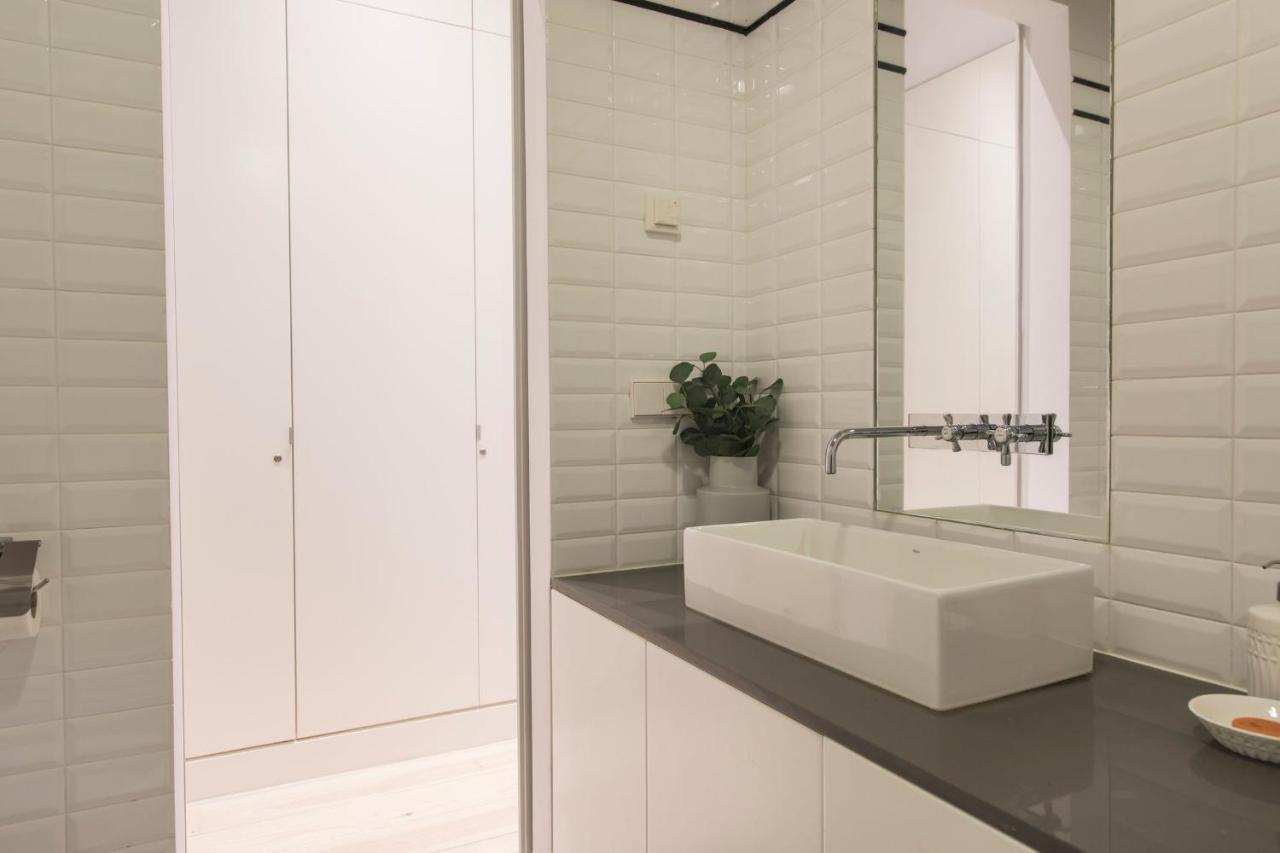 Lovelystay - 3 Bedroom Downtown Wonderwall Apartment
